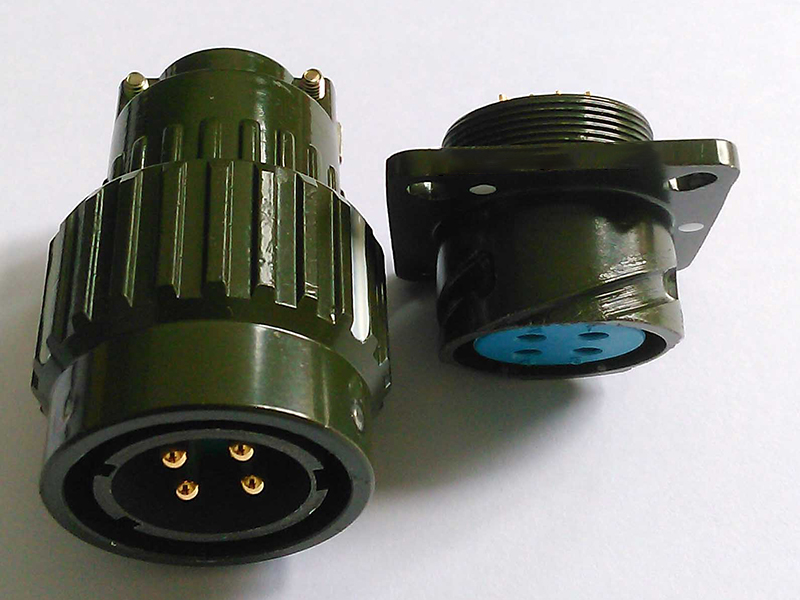 सैन्य कनेक्टर्स के लाभ.